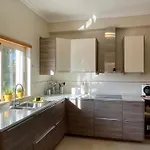 Sunshine - Private Pool - 8 Guests -