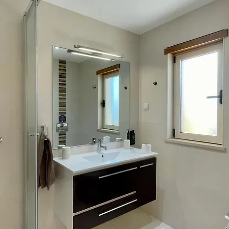 Sunshine - Private Pool - 8 Guests -